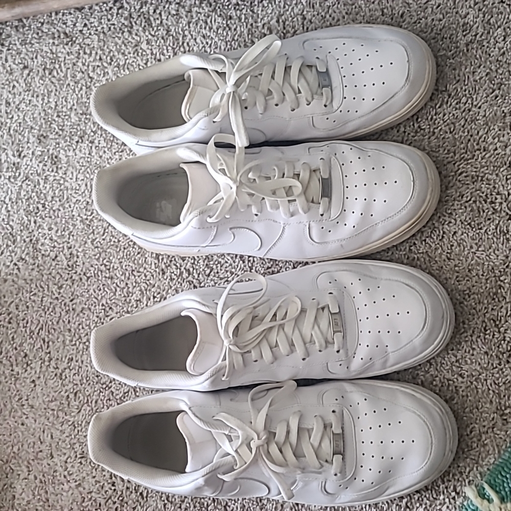 2 Pairs of Air Force 1s